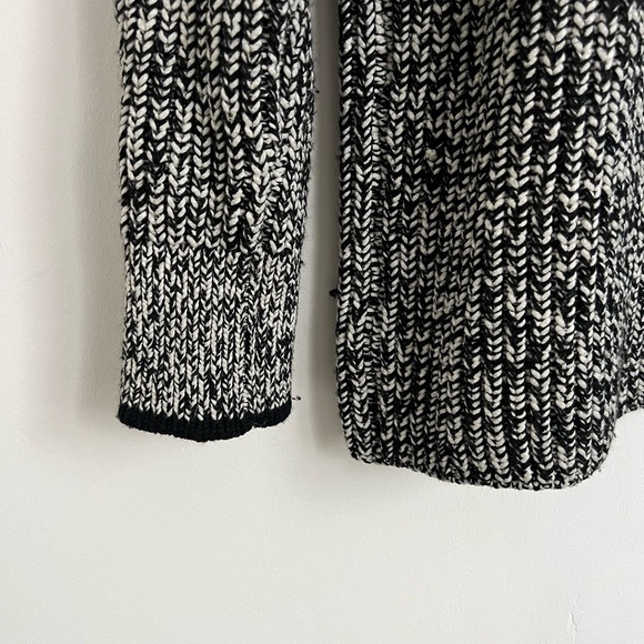 Rag & Bone Black & White Heavy Knit V-Neck Sweater - Picture 4 of 5